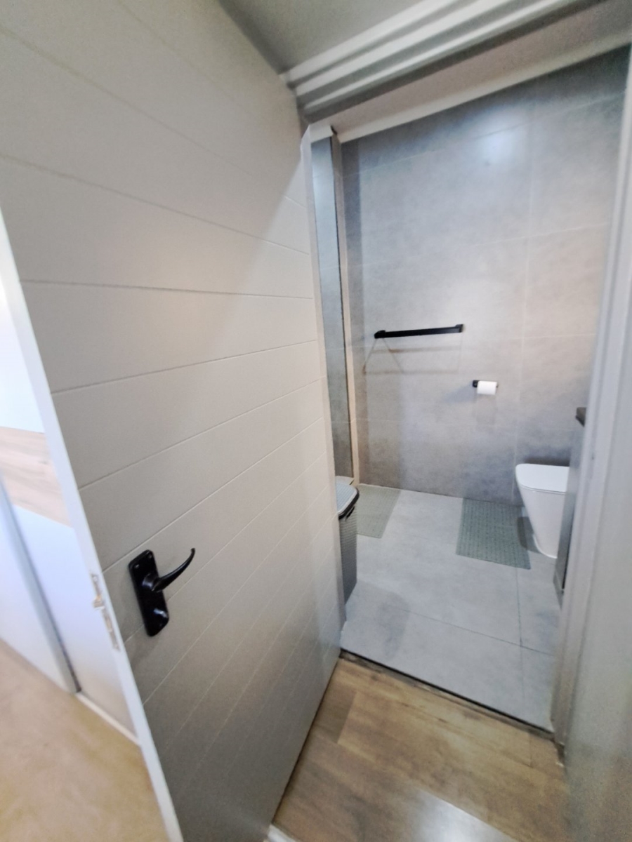 4 Bedroom Property for Sale in Lansdowne Western Cape